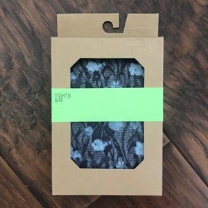 🌟URBAN OUTFITTERS tights floral design NWT
